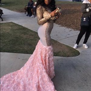 I am selling a size 4 prom dress.